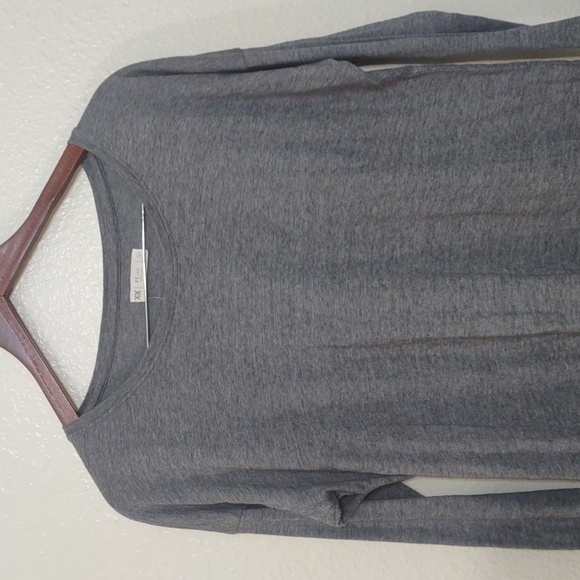 SLIGHTLY USED KK INTL SIZE XS LONG SLEEVE BASIC GRAY TOP LIGHTWEIGHT - Picture 3 of 8